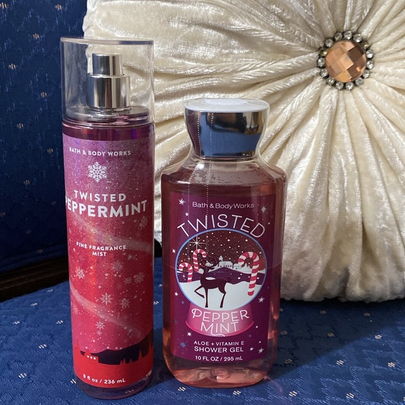 BATH & BODY WORKS SET. . . TWISTED PEPPERMINT SCENT - Picture 2 of 6